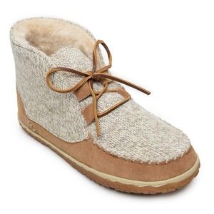 Womens new Minnetonka boots size 10